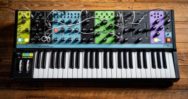 Moog Matriarch synth sintetizzatore analog parafonic midiware strumenti musicali