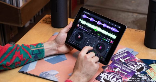 Native Instruments Traktor DJ 2 software app midi music strumenti musicali