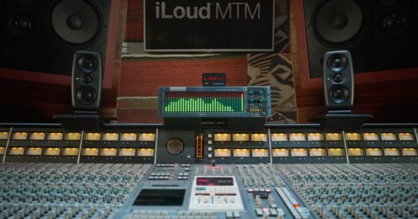 Ik Multimedia iLoud MTM monitor speaker pro studio rec mix hardware mogar audiofader