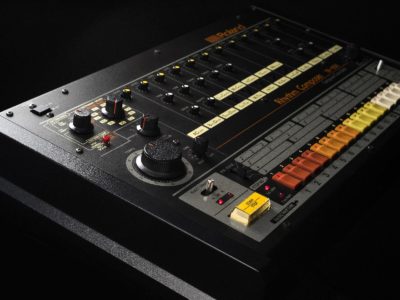 Roland TR-808 rhythm composer drum machine hardware music producer strumenti musicali