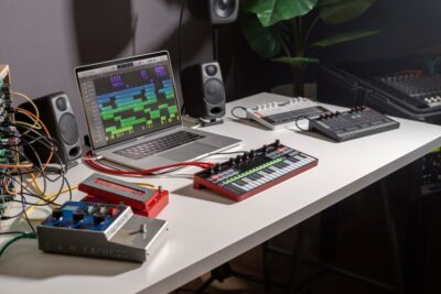 Ik Multimedia UNO Synth Pro Desktop sintetizzatore hardware digital strumenti musicali mogar prezzo video