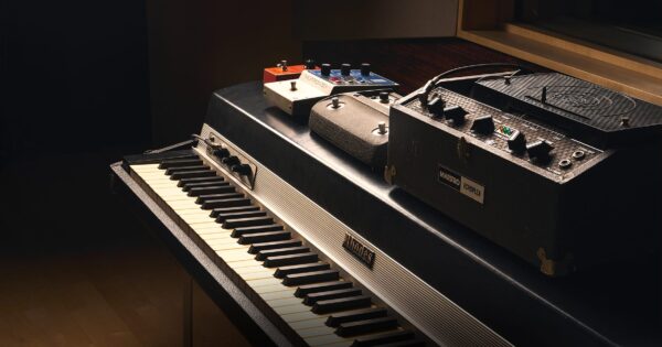 Universal Audio Electra 88 Vintage keyboard plug-in Rhodes emulator news smstrumentimusicali.it