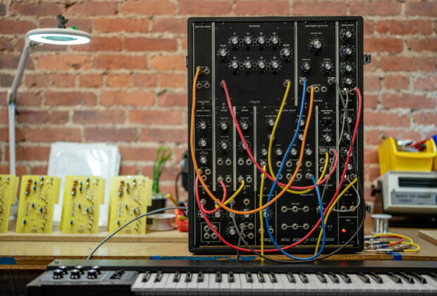 moog model 10 back in stock robert moog 1971 vintage modular synth news midiware smstrumentimusicali.it